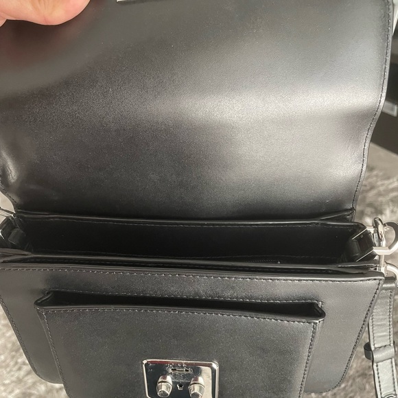 ‼️ Make an Offer
Michal Kors Crossbody & Zip Wallet - Picture 17 of 17